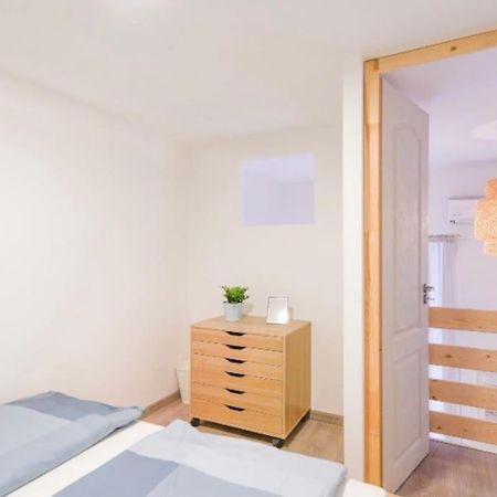 2 Bedroom Flat In Nyar Str., Boutique Budapest Exteriör bild