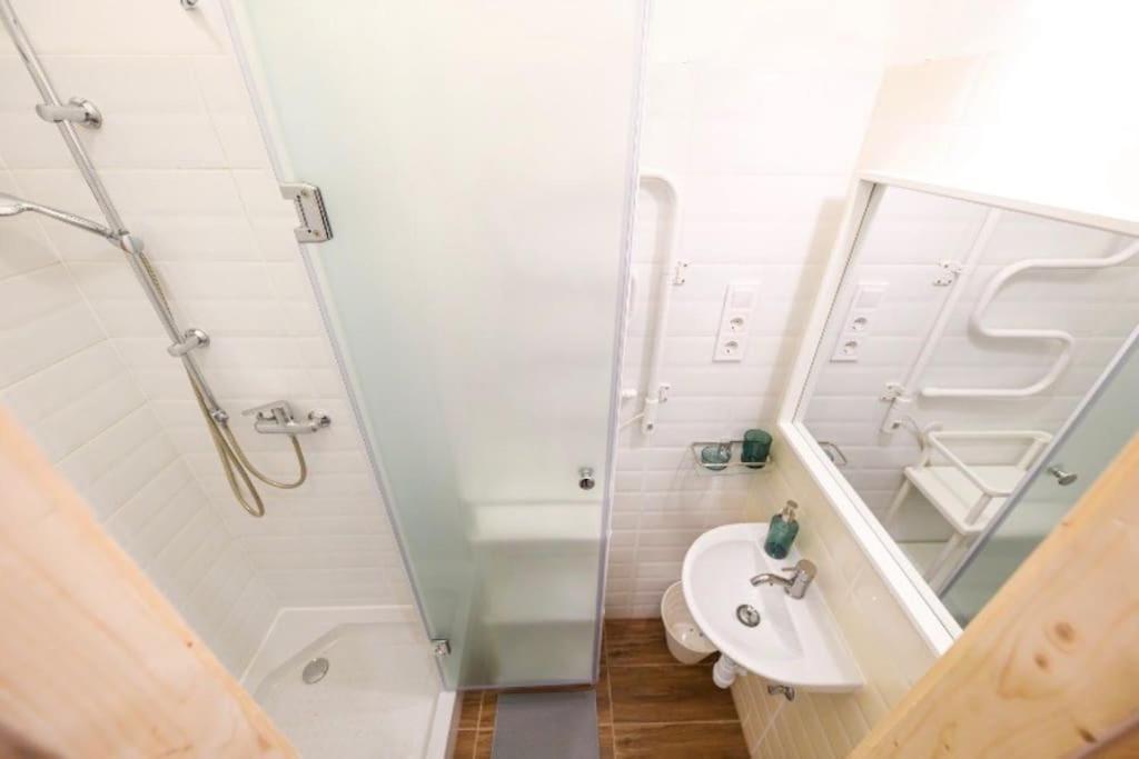 2 Bedroom Flat In Nyar Str., Boutique Budapest Exteriör bild