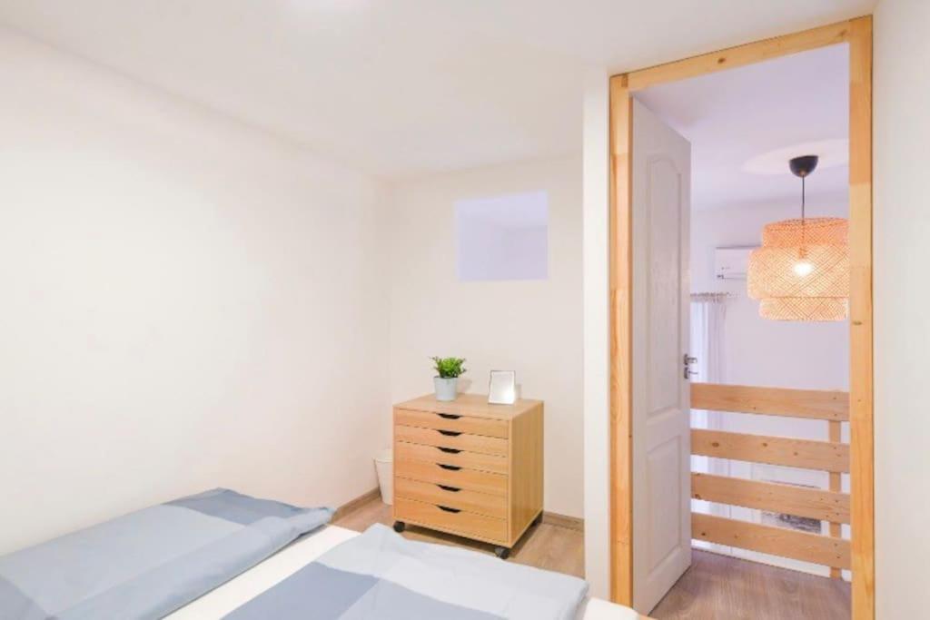 2 Bedroom Flat In Nyar Str., Boutique Budapest Exteriör bild
