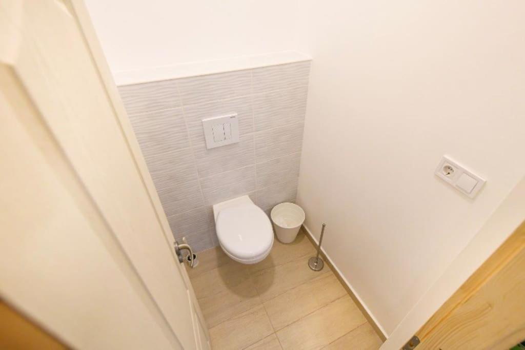 2 Bedroom Flat In Nyar Str., Boutique Budapest Exteriör bild