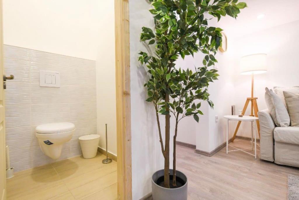 2 Bedroom Flat In Nyar Str., Boutique Budapest Exteriör bild