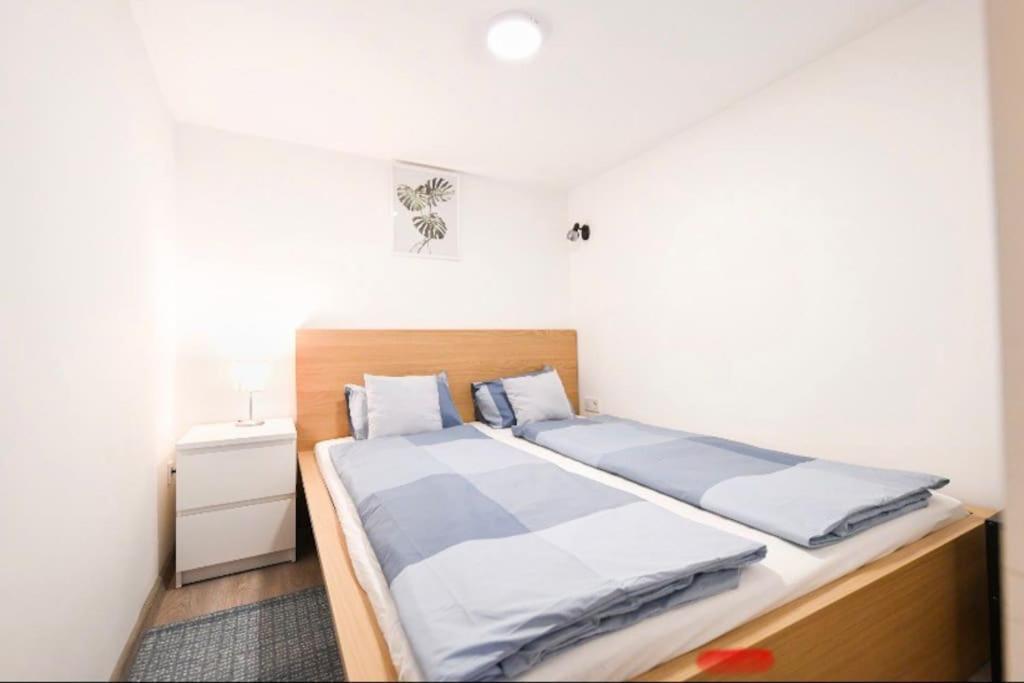 2 Bedroom Flat In Nyar Str., Boutique Budapest Exteriör bild