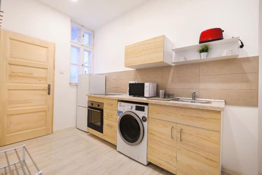 2 Bedroom Flat In Nyar Str., Boutique Budapest Exteriör bild