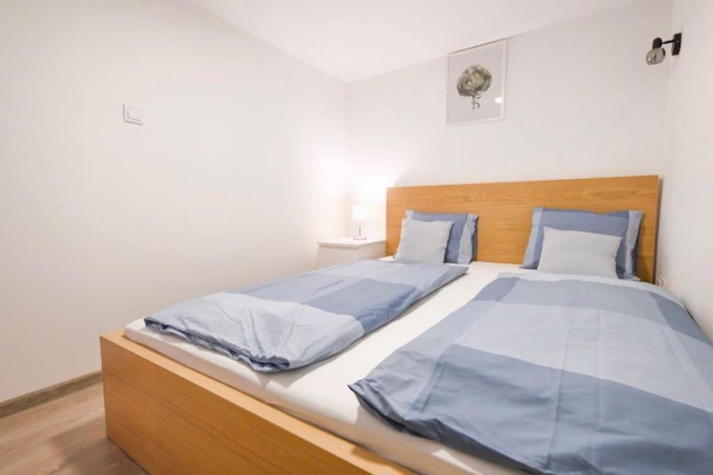 2 Bedroom Flat In Nyar Str., Boutique Budapest Exteriör bild